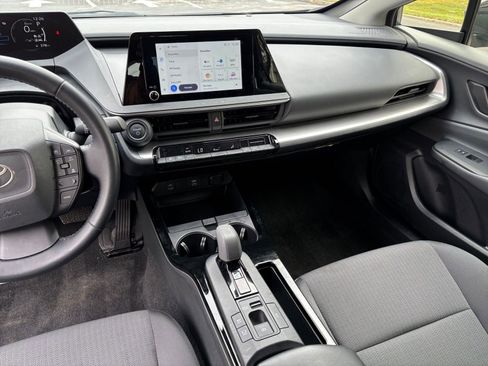 Used 2025 Toyota Prius LE image 29