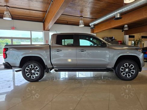 Used 2023 Chevrolet Colorado Z71 w/ Z71 Convenience Package 2 AWD/4WD image 7