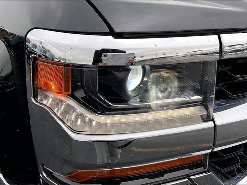 Used 2018 Chevrolet Silverado 1500 LT w/ All Star Edition image 30