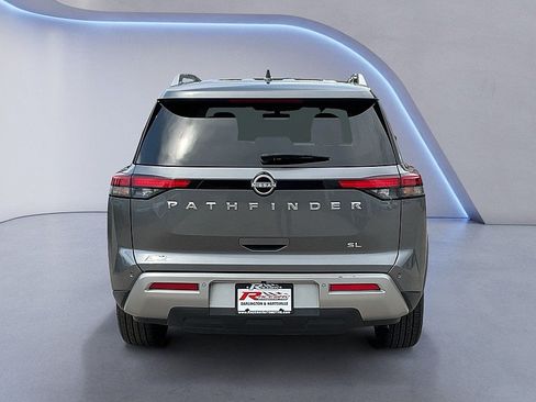 Used 2025 Nissan Pathfinder SL FWD image 4