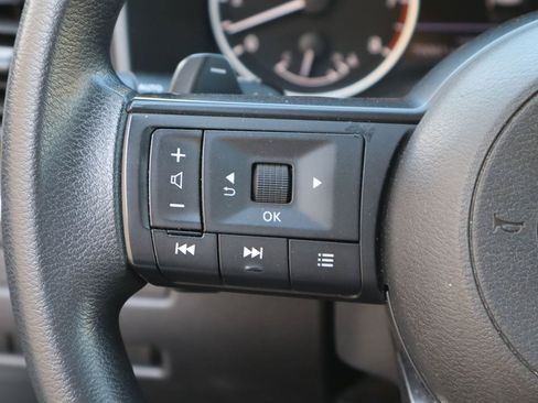Used 2024 Nissan Rogue S FWD image 12