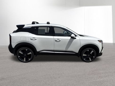 Used 2025 Nissan Kicks SR AWD/4WD image 29