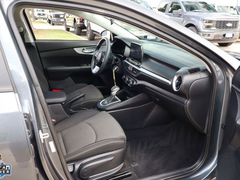 Used 2023 Kia Forte LXS FWD image 28