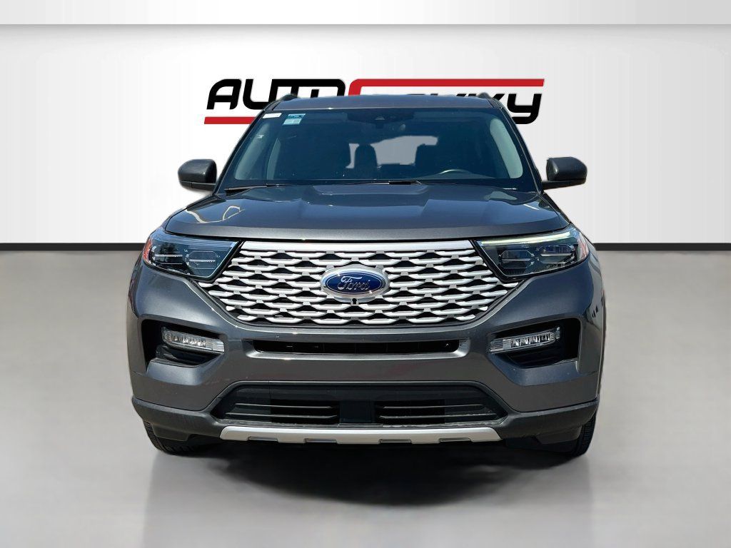 Used 2023 Ford Explorer XLT w/ Equipment Group 202A RWD image 2
