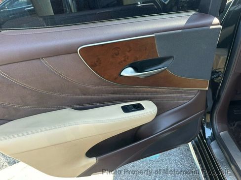 Used 2019 Lexus LS 500 w/ Accessory Package (Z2) RWD image 20