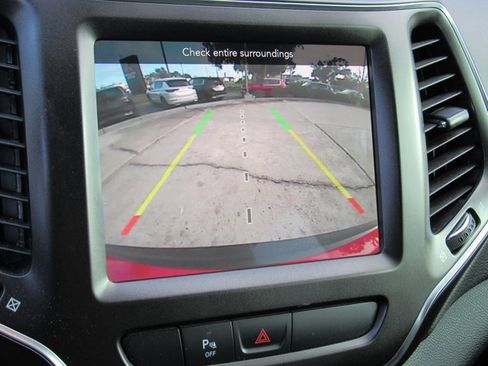 Used 2019 Jeep Cherokee Trailhawk w/ Cold Weather Group image 16