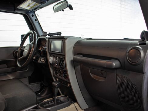 Used 2007 Jeep Wrangler Unlimited Sahara AWD/4WD image 18