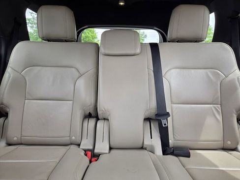 Used 2018 Ford Explorer XLT w/ Equipment Group 202A FWD image 12