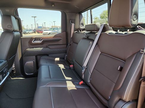 Used 2024 GMC Sierra 1500 Denali w/ Denali Reserve Package AWD/4WD image 10