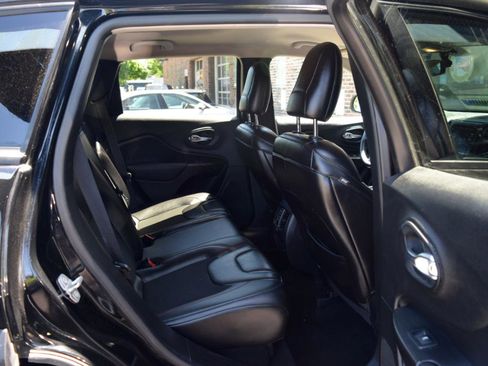 Used 2019 Jeep Cherokee Trailhawk w/ Comfort/Convenience Group AWD/4WD image 37