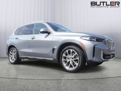 Used 2024 BMW X5 xDrive40i w/ Parking Assistance Package image 3