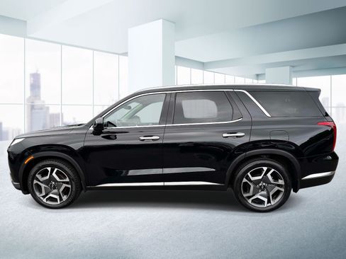 Used 2024 Hyundai Palisade Limited AWD/4WD image 2