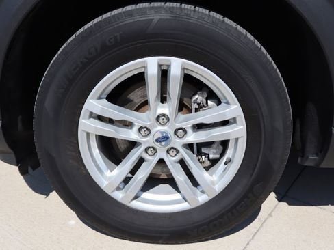 Used 2022 Ford Explorer XLT w/ Equipment Group 202A image 33