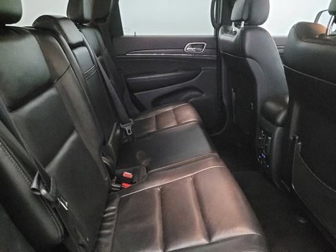 Used 2018 Jeep Grand Cherokee Limited image 19
