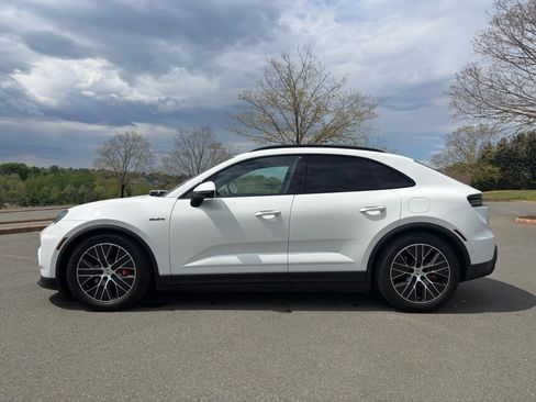 Certified 2025 Porsche Macan 4S Electric AWD/4WD image 2