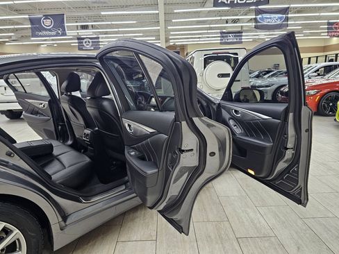 Used 2016 INFINITI Q50 3.0t Premium w/ Driver Assistance Package image 15