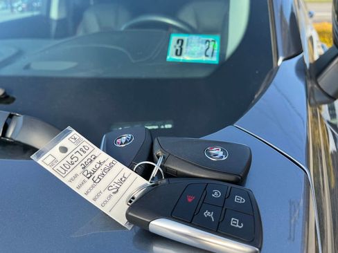 Used 2022 Buick Envision Essence w/ Sport Touring Package image 34