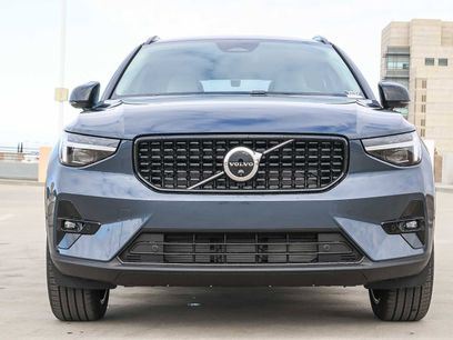 New 2026 Volvo XC40 B5 Ultra w/ Climate Package