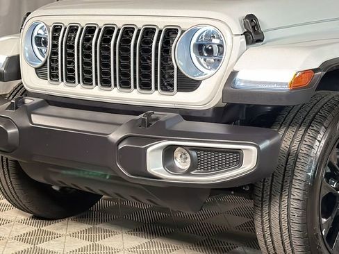 Used 2025 Jeep Wrangler Unlimited Sahara w/ Safety Group AWD/4WD image 3