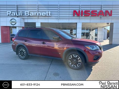 Used 2020 Nissan Pathfinder SL image 1