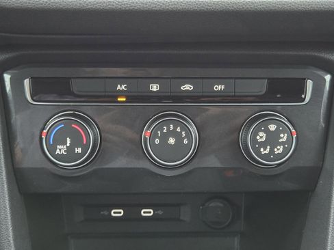 Used 2021 Volkswagen Tiguan S FWD image 14