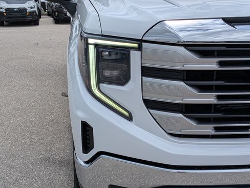 Used 2022 GMC Sierra 1500 SLE AWD/4WD image 10