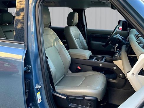 Used 2023 Land Rover Defender 110 S image 29