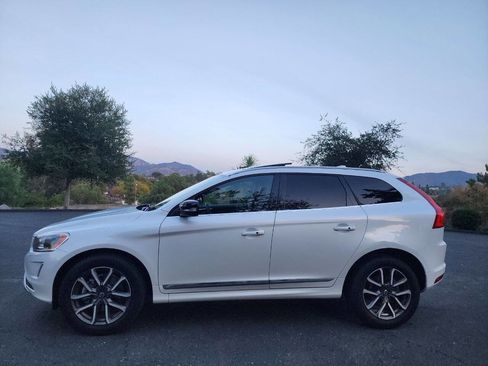 Used 2017 Volvo XC60 T6 Dynamic w/ Climate Package image 5