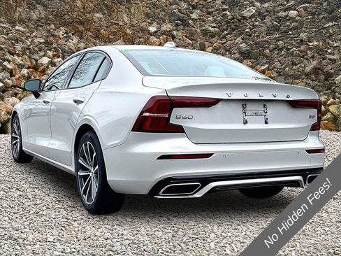 Used 2022 Volvo S60 B5 Momentum w/ Climate Package FWD image 11