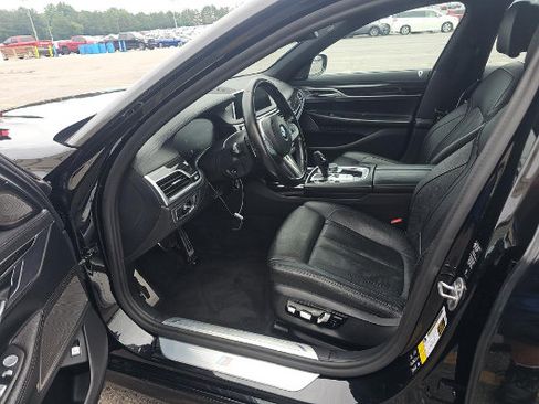 Used 2020 BMW 740i xDrive w/ M Sport Package AWD/4WD image 4