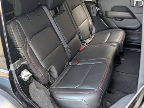 Used 2025 Jeep Wrangler Rubicon image 20