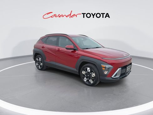 Used 2025 Hyundai Kona SEL FWD image 2