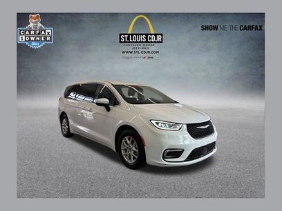 Used 2023 Chrysler Pacifica Touring-L