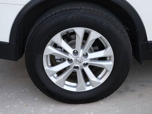 Used 2014 Nissan Rogue SV image 32