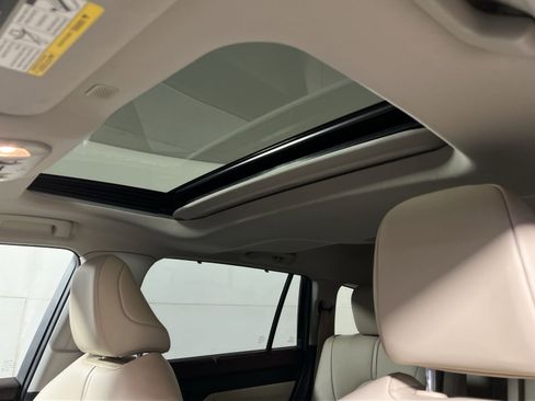 Used 2021 Toyota Highlander XLE image 23