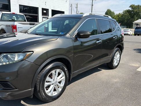 Used 2015 Nissan Rogue SV w/ SV Family Package AWD/4WD image 13