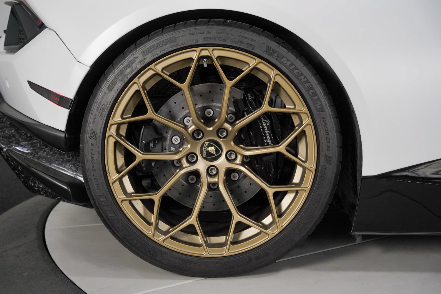 Used 2018 Lamborghini Huracan Performante AWD/4WD image 27