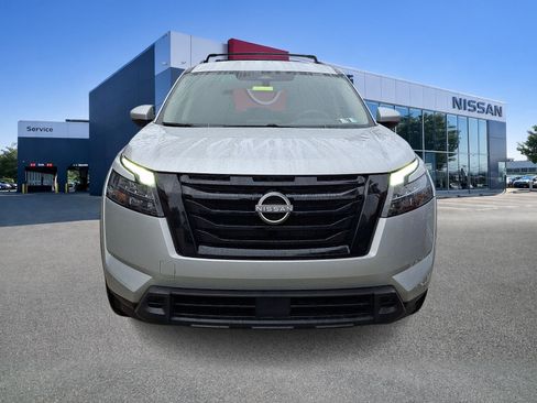 Certified 2024 Nissan Pathfinder SV w/ Black Appearance Package AWD/4WD image 2