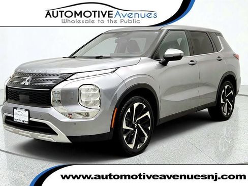 Used 2022 Mitsubishi Outlander SE AWD/4WD image 1