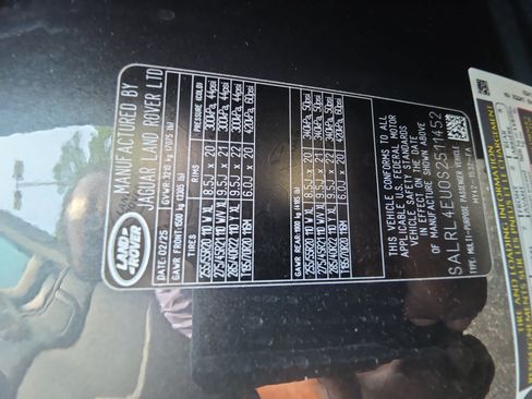 Certified 2025 Land Rover Discovery Dynamic SE AWD/4WD image 36