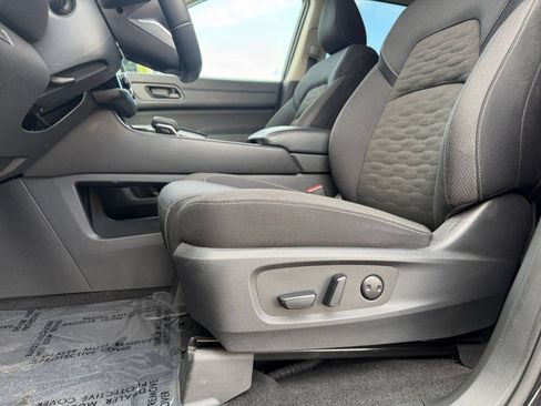 Used 2025 Nissan Pathfinder SV FWD image 29