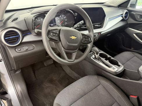 Used 2024 Chevrolet Trax LS w/ LS Convenience Package FWD image 15