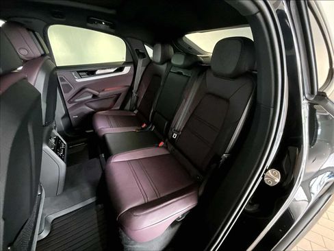 New 2026 Porsche Cayenne Coupe AWD/4WD image 28