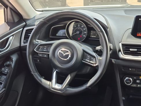 Used 2018 MAZDA MAZDA3 Touring FWD image 11