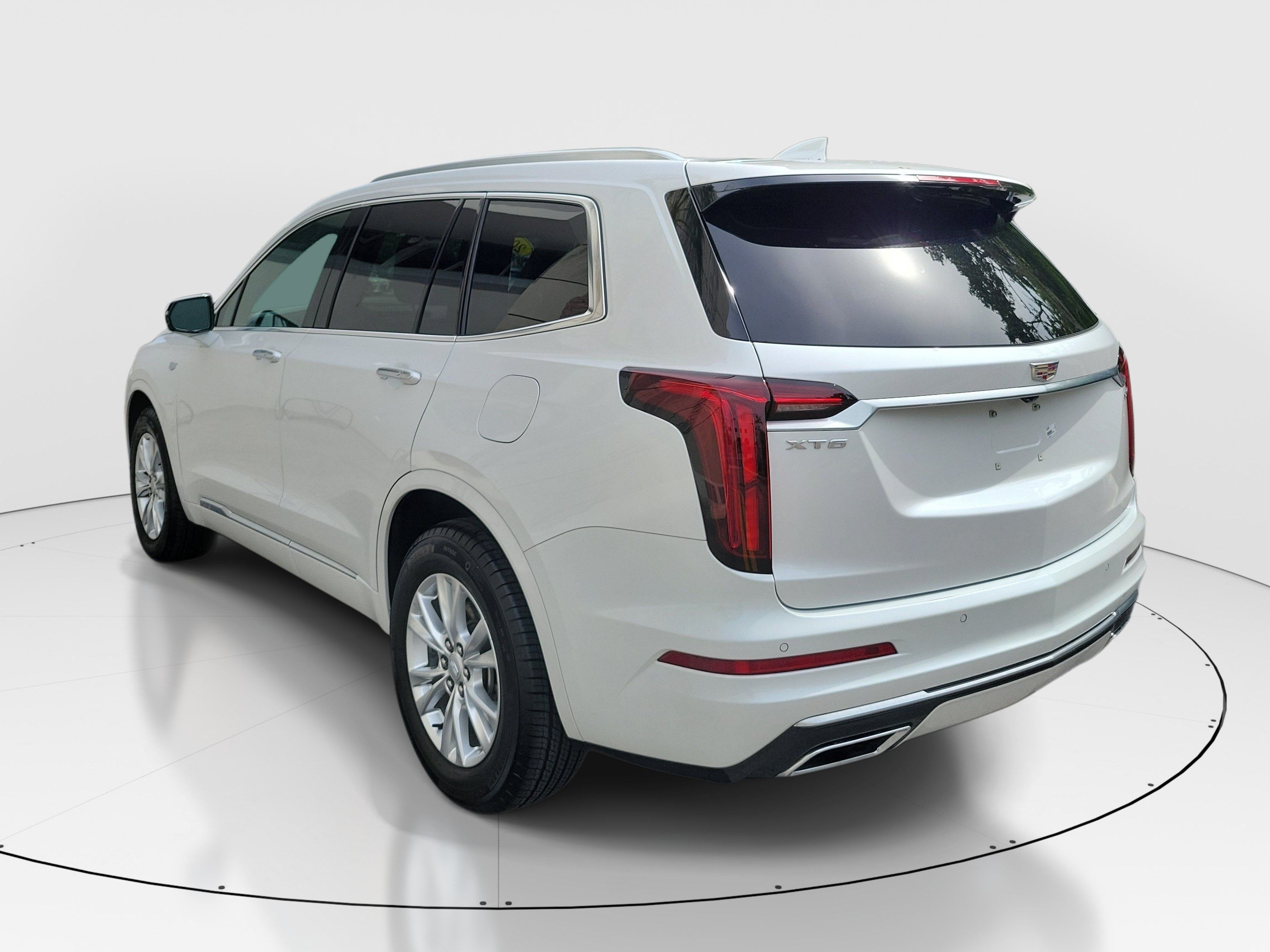Used 2025 Cadillac XT6 Luxury FWD image 4