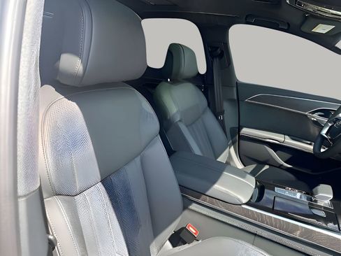 Used 2025 Audi A8 L 3.0T w/ Executive Package image 15