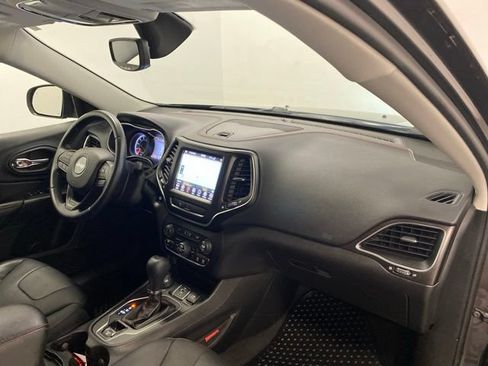 Used 2019 Jeep Cherokee Trailhawk AWD/4WD image 24