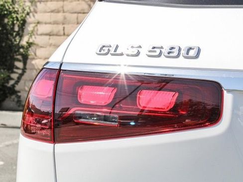 New 2025 Mercedes-Benz GLS 580 4MATIC image 9