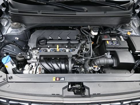 Used 2023 Hyundai Venue Limited FWD image 13