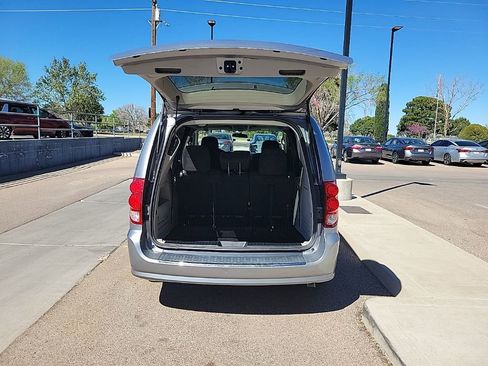 Used 2016 Dodge Grand Caravan SXT image 13